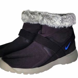 NIKE•FUR LINED WINTER BOOT